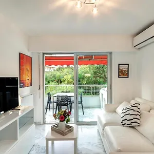 2 Pieces Au Calme Proche Martinez Avec Parking Prive Apartment